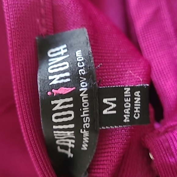 Fashion Nova Fuschia And Gold Chain Bodycon Dress Size M - Picture 6 of 7